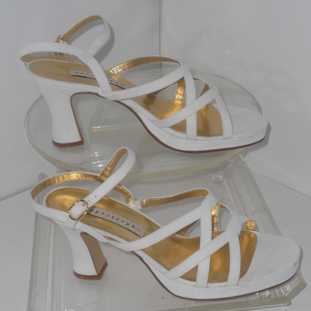 APOSTROPHE WHITE STRAPPY SANDALS SIZE 9 MEDIUM